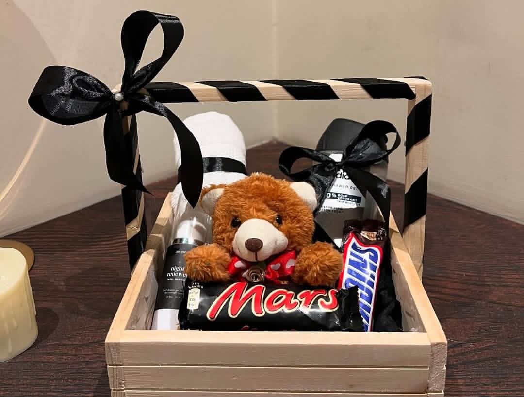 Black Theme Basket For Men's